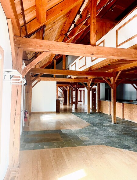 More Photos Of 53345 Main Rd, Southold Freestanding For Lease