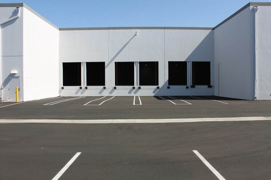 Primary Photo Of 2100 E 49th St, Vernon Warehouse For Lease