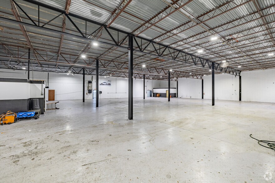 More Photos Of 4200-4250 NW 72nd Ave, Miami Warehouse For Lease