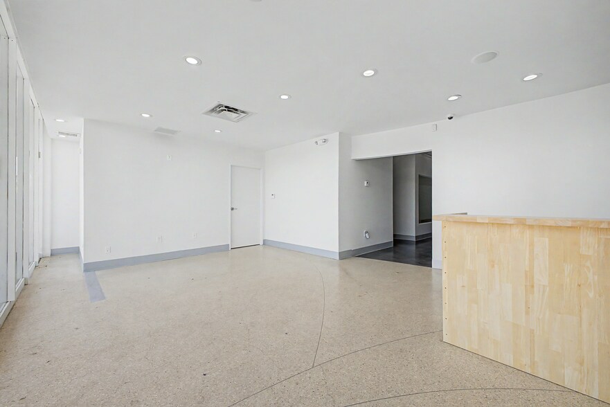 More Photos Of 4750 N Central Ave, Phoenix General Retail For Lease