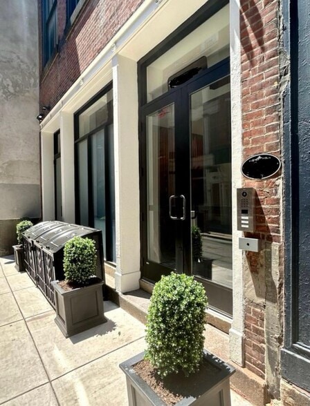 Primary Photo Of 32-34 S Strawberry St, Philadelphia Loft Creative Space For Sale