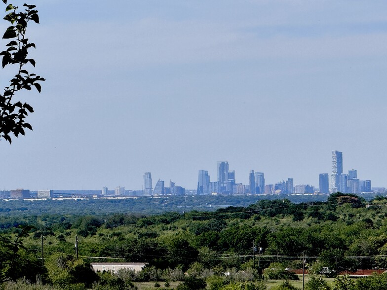 More Photos Of 8101 Coulver Rd, Austin Mixed Retail For Lease