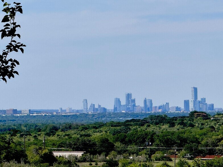 More Photos Of 8101 Coulver Rd, Austin Mixed Retail For Lease
