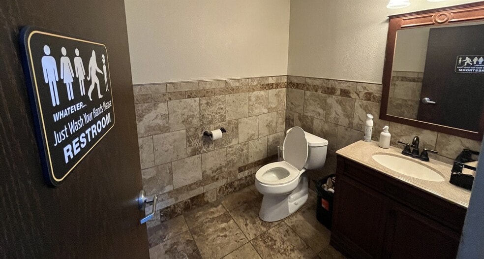 More Photos Of 7079 S Jordan Rd, Centennial Flex For Lease