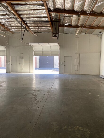 More Photos Of 3334-3432 W Wilshire Dr, Phoenix Warehouse For Lease