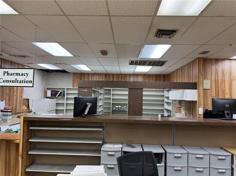 More Photos Of 19390 Highway 43, Mount Vernon Office For Sale