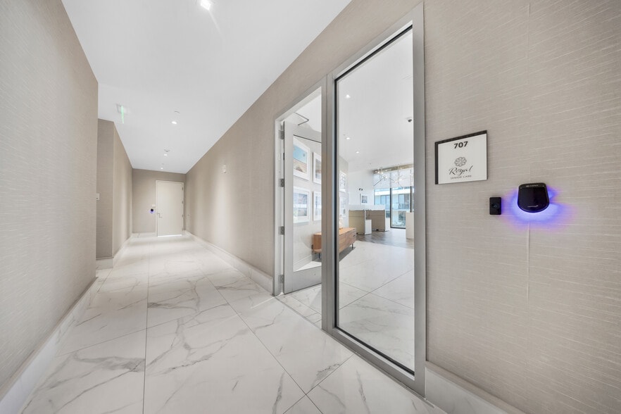 More Photos Of 2920-2950 NE 207th St, Aventura Unknown For Lease