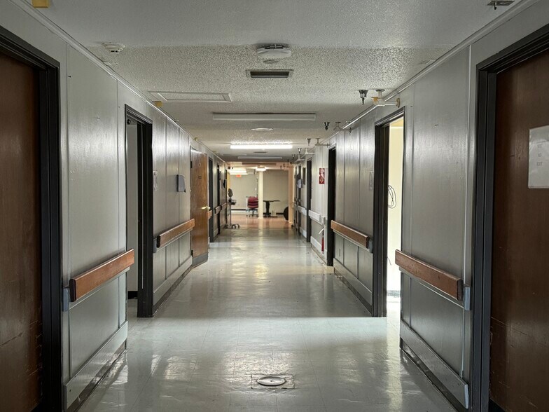 More Photos Of 540 SE Front St, De Kalb Skilled Nursing Facility For Sale