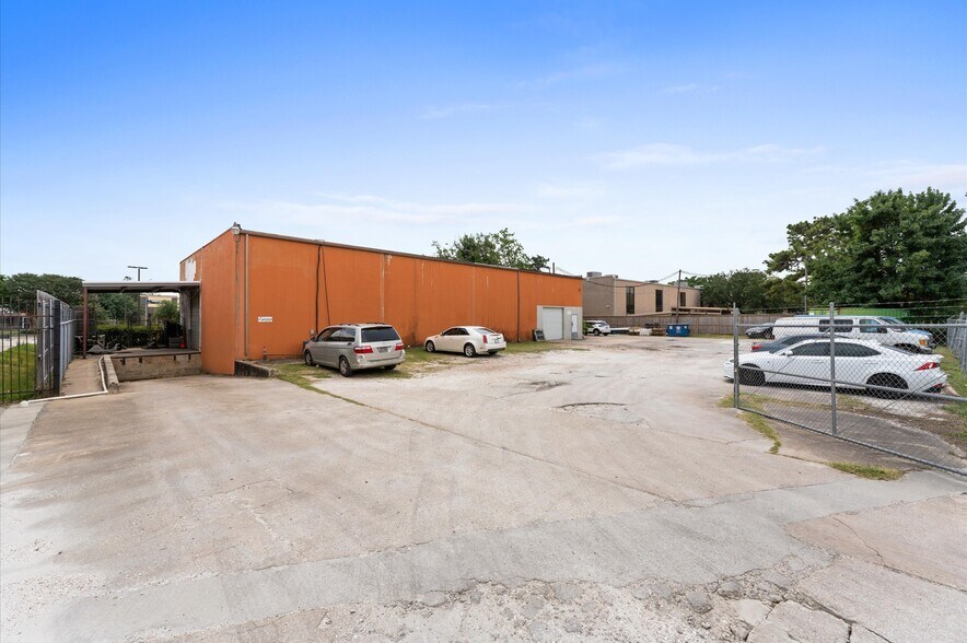 More Photos Of 1440 Cedar Post Ln, Houston Warehouse For Sale