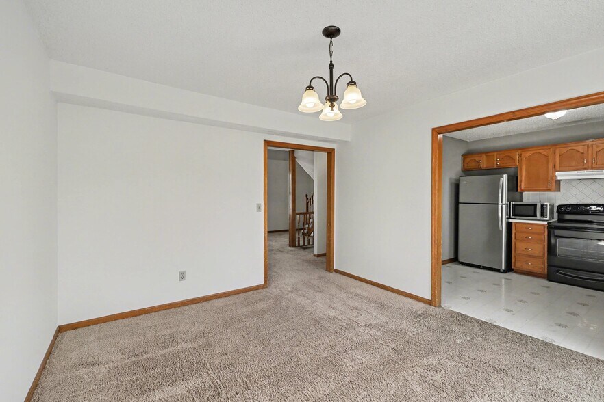 More Photos Of 209 SW Pryor Rd, Lee's Summit Multifamily For Sale