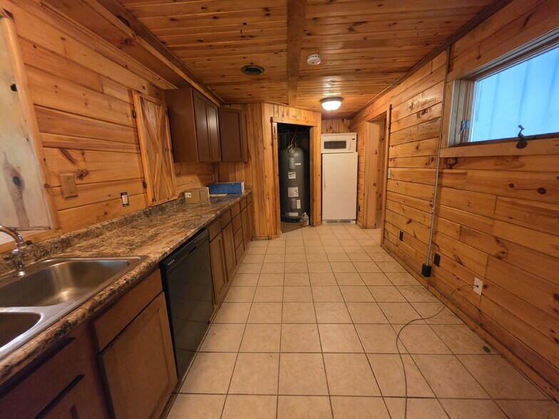 More Photos Of N12757 Rindahl Valley Rd, Osseo Warehouse For Lease