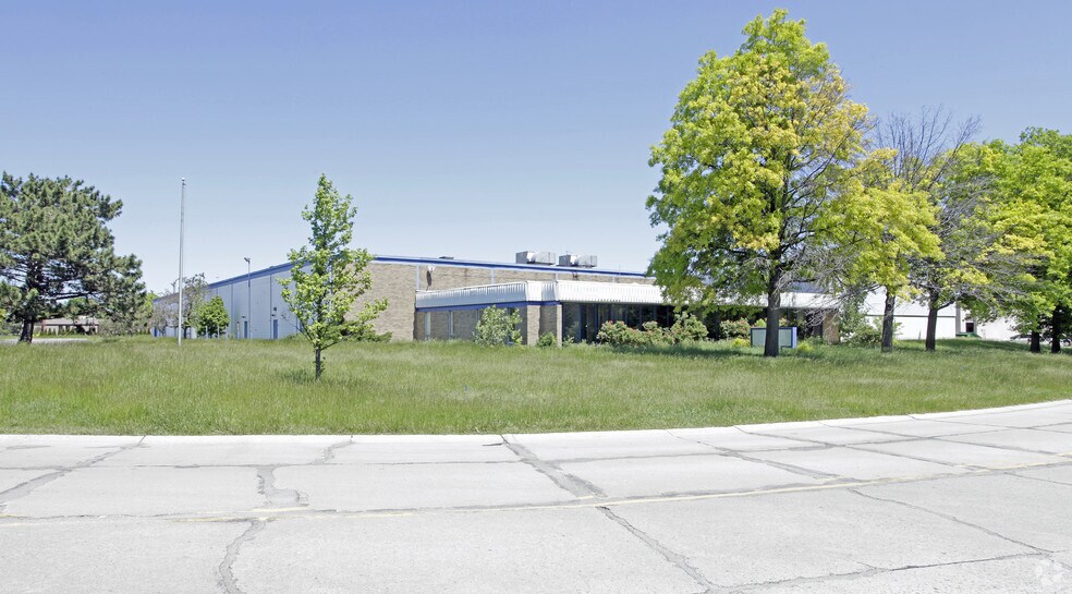 More Photos Of 23800 Research Dr, Farmington Hills Manufacturing For Lease