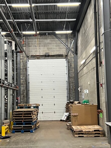 More Photos Of 120 Clyde Rd, Somerset Warehouse For Lease