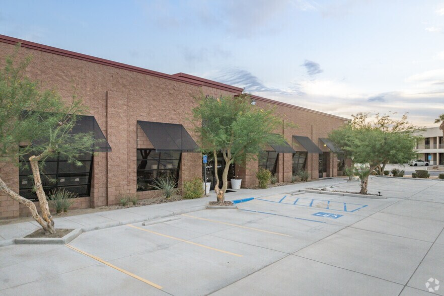 More Photos Of 77851 Los Montanas Rd, Palm Desert Unknown For Lease