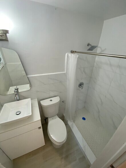 More Photos Of 1723 Liberty St, Hollywood Apartments For Sale