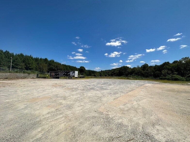 More Photos Of 354 Hyatt St, Gaffney Distribution For Lease