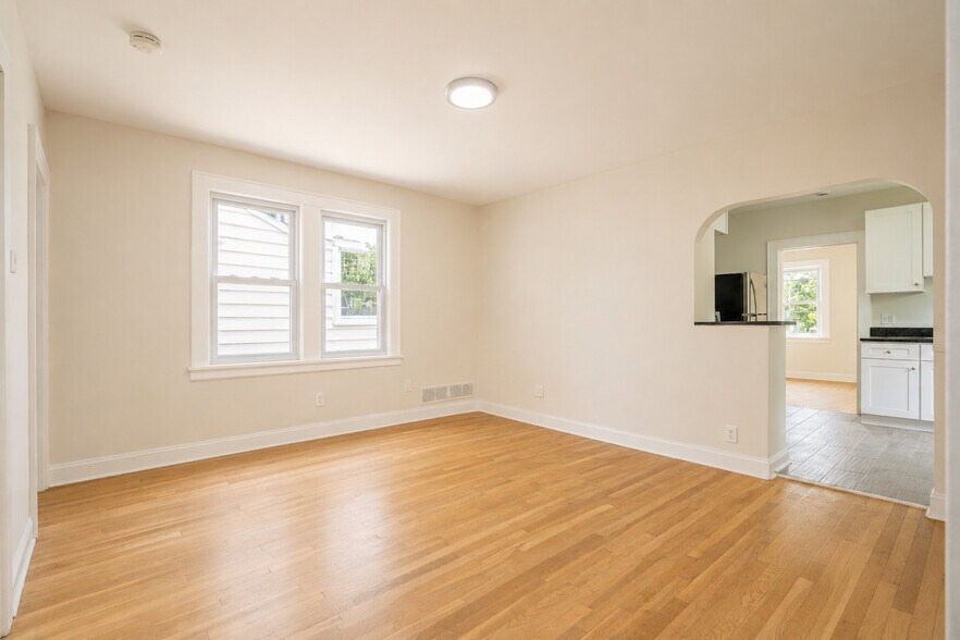 More Photos Of 50 Jewell St, Garfield Apartments For Sale