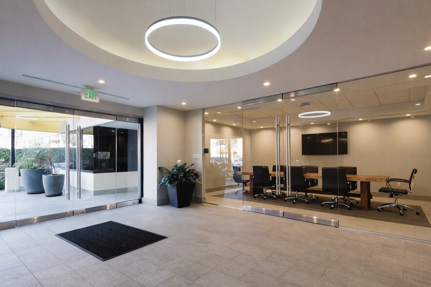More Photos Of 6800 Owensmouth Ave, Woodland Hills Office For Lease