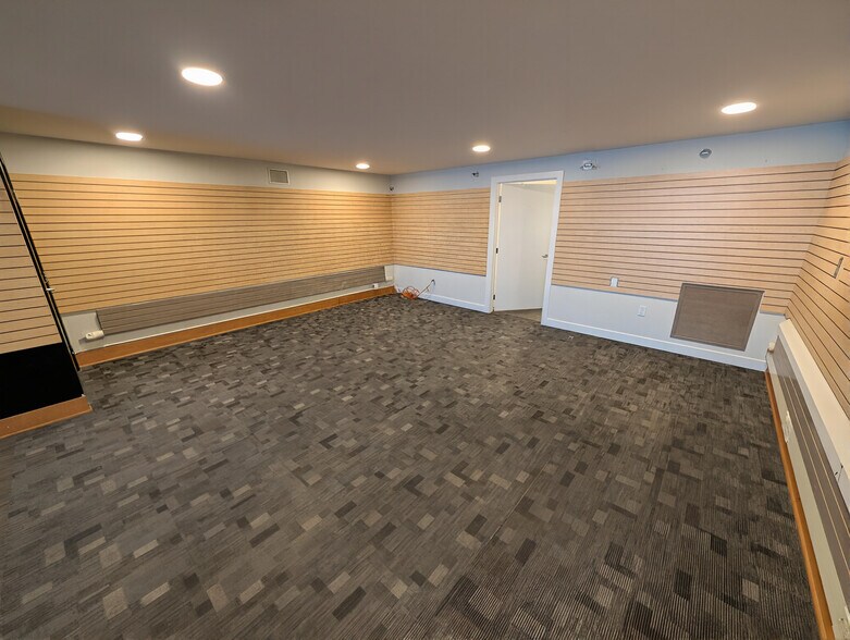 More Photos Of 3 W Superior St, Duluth Storefront Retail Office For Lease