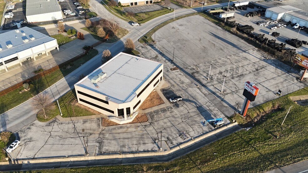 More Photos Of 2929 N Eastgate Ave, Springfield Office For Lease
