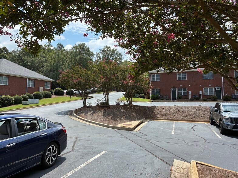 More Photos Of 555 Sun Valley Dr, Roswell Medical For Lease