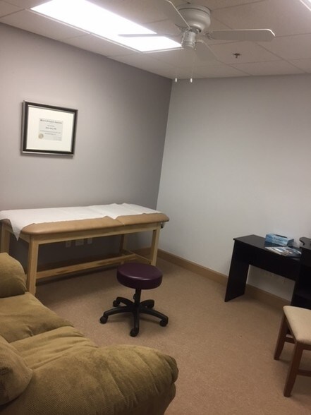 More Photos Of 72670 Fred Waring Dr, Palm Desert Office For Sale