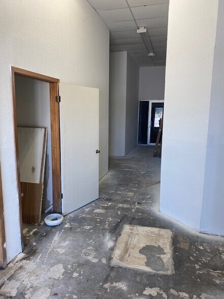 More Photos Of 2511 19th St, Hondo Unknown For Lease