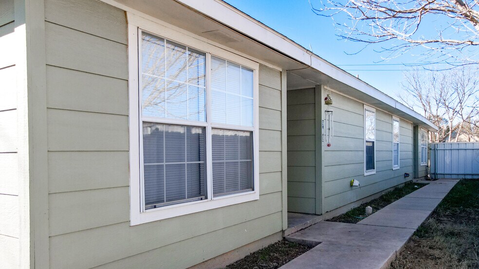 More Photos Of 900 Scurry St, Big Spring Apartments For Sale