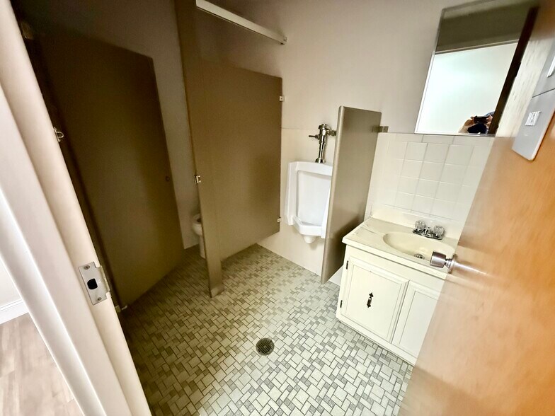 More Photos Of 108 S Main St, Madisonville Office Residential For Sale