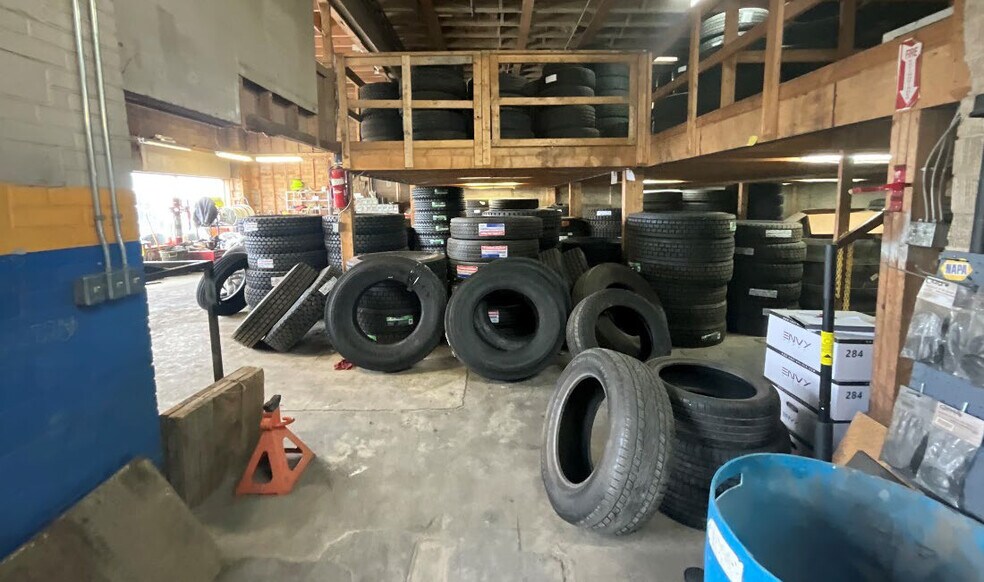 More Photos Of 514 S Railway St SE, Medicine Hat Auto Repair For Sale