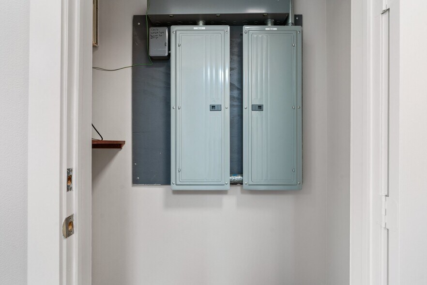 More Photos Of 3607 N Loop 336, Conroe Light Manufacturing For Lease