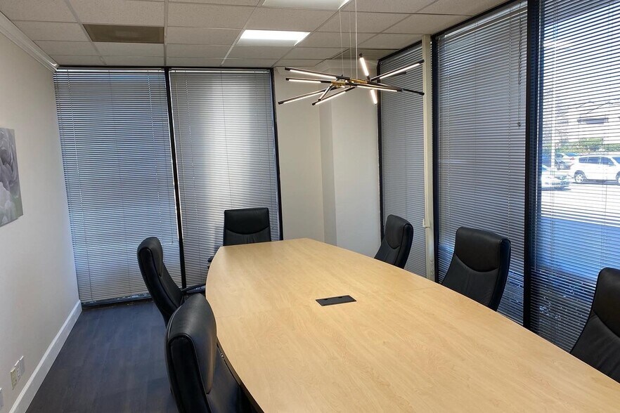 More Photos Of 16850 Saturn Ln, Houston Office For Lease