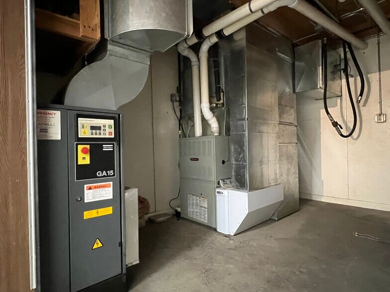 More Photos Of 1025 4 Bottle Dr, Valley City Industrial For Lease