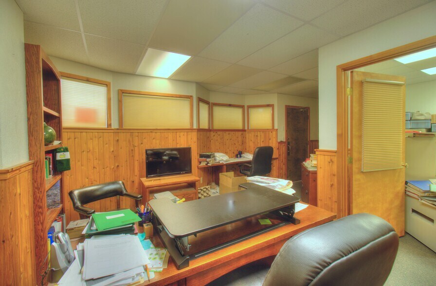 More Photos Of 29820 Ellensburg Ave, Gold Beach Office For Sale
