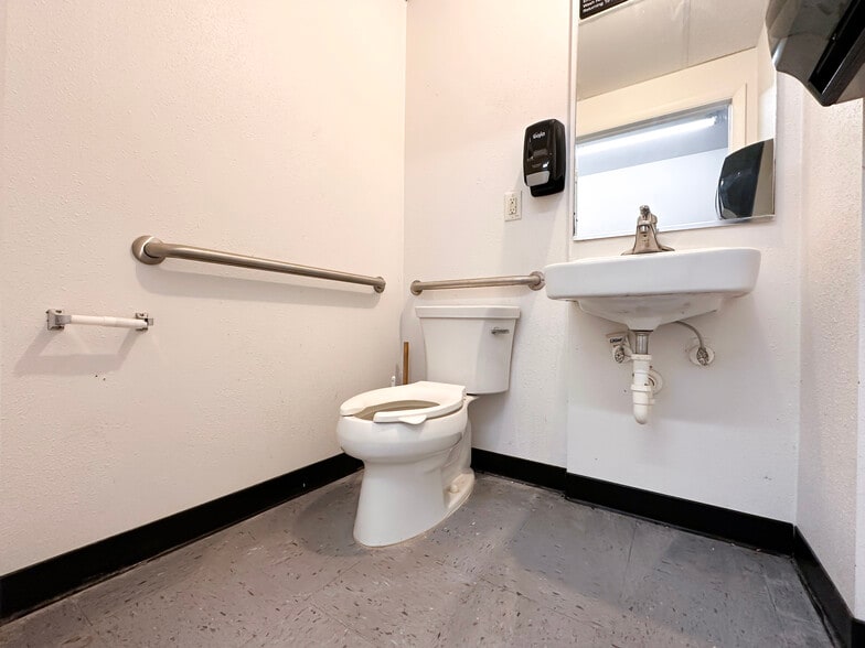 More Photos Of 3706 N Highway 1, Cocoa Freestanding For Sale