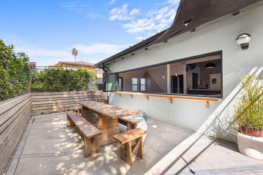 More Photos Of 751 N Virgil Ave, Los Angeles Restaurant For Lease
