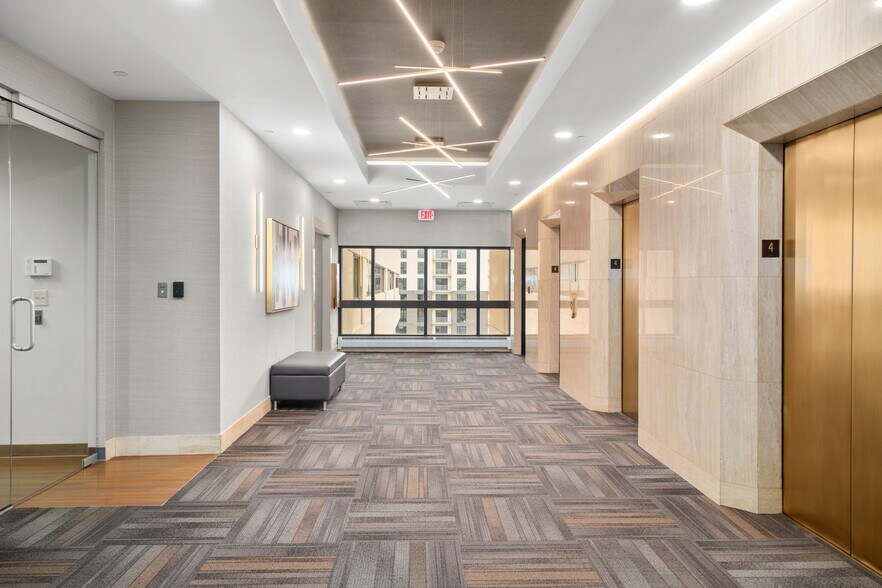 More Photos Of 901 Wilshire Dr, Troy Office For Lease