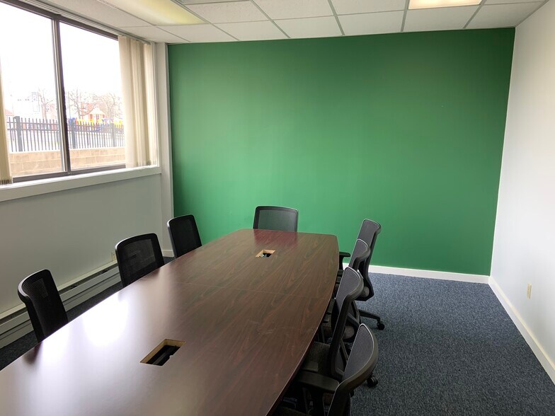 More Photos Of 550 E Main St, Rochester Office For Sale