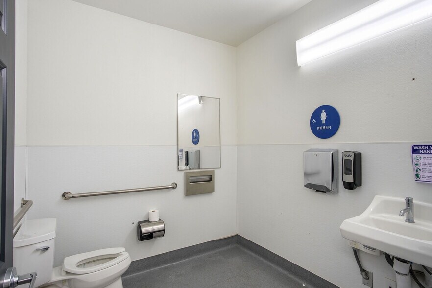 More Photos Of 1982 Crows Landing rd, Modesto Industrial For Sale