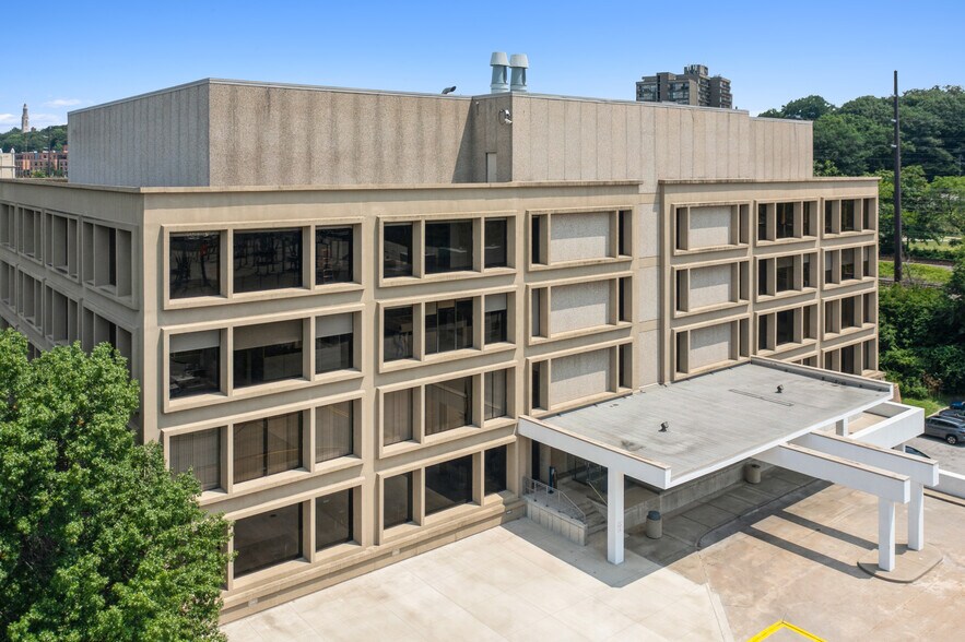 More Photos Of 11000 Cedar Ave, Cleveland Medical For Lease