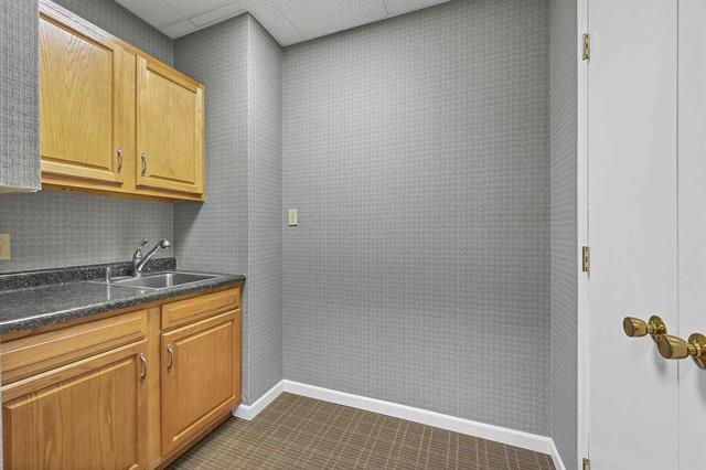 More Photos Of 414 E Walnut St, Green Bay Office For Lease