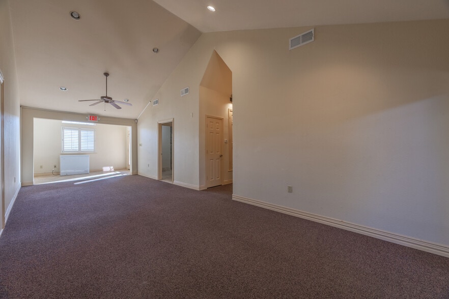 More Photos Of 1715 S Morgan St, Granbury Office Residential For Sale