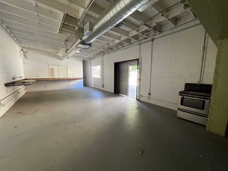 More Photos Of 3904 S Broadway, Los Angeles Warehouse For Lease