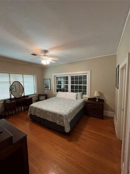 More Photos Of 1200 W Lake Otis Dr Se, Winter Haven Specialty For Sale