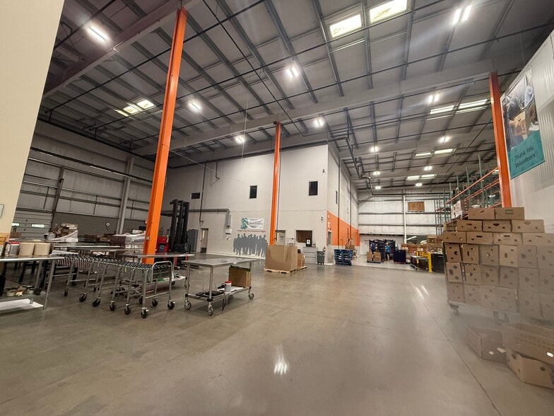 More Photos Of 450 Woodland Ave, Bloomfield Warehouse For Sale