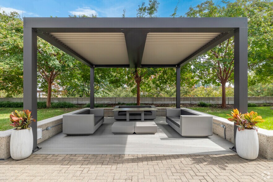 More Photos Of 1861 International Dr, Tysons Office For Lease