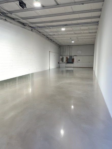 More Photos Of 137B Dyer St, Columbia Light Distribution For Lease