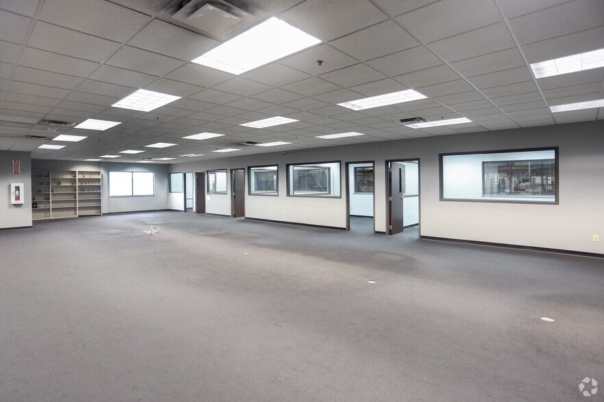 More Photos Of 1450 Commerce Pky, Franklin Manufacturing For Lease