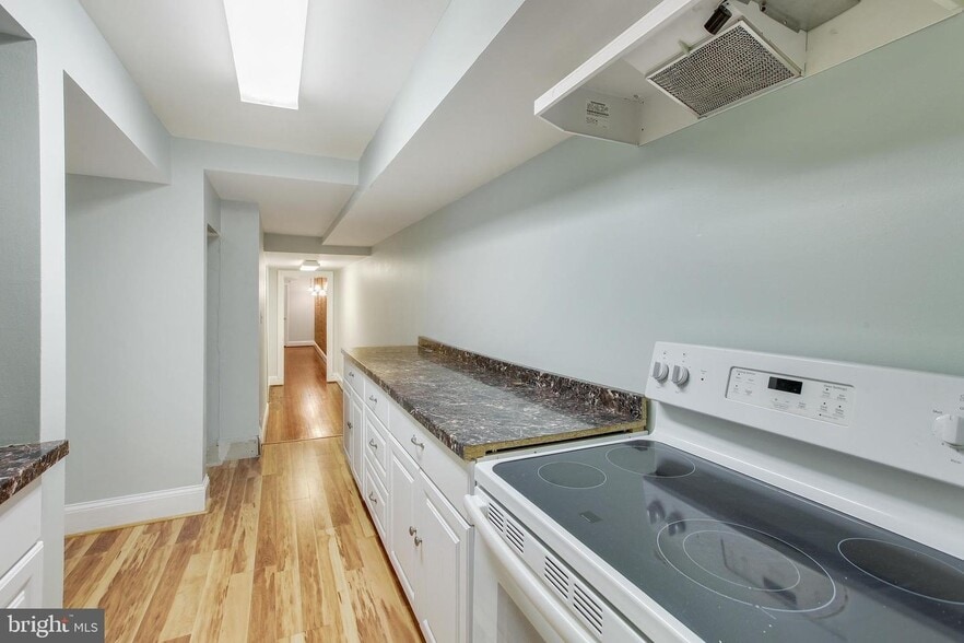 More Photos Of 10 W Madison St, Baltimore Office For Sale