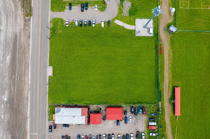 More Photos Of 150 Stadium Dr, Alice Land For Lease